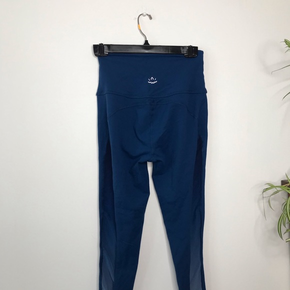 SOLD ❌ Beyond Yoga Mesh Ombre Leggings - Picture 3 of 6